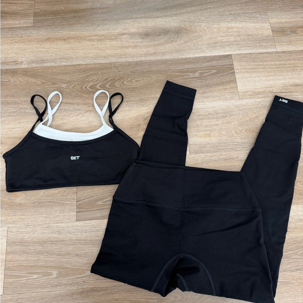 SET ACTIVE Sports Bra and Leggings Set